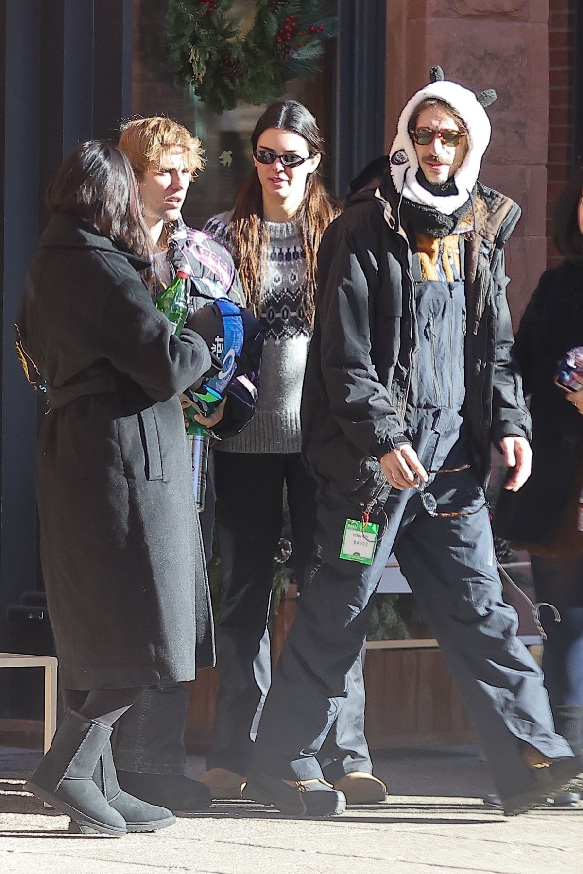 Kendall Jenner, Hailey & Justin Bieber Hang Out in Aspen 3