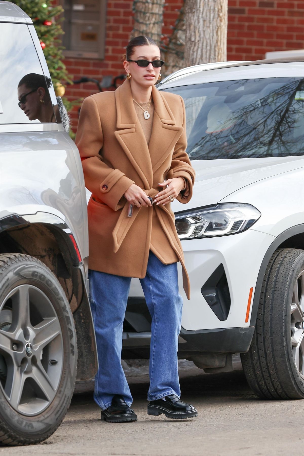 Kendall Jenner, Hailey & Justin Bieber Hang Out in Aspen 4