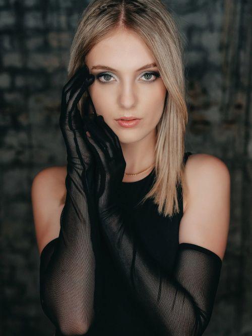 Lisa Miko Stuns in Captivating November 2023 Photoshoot 4