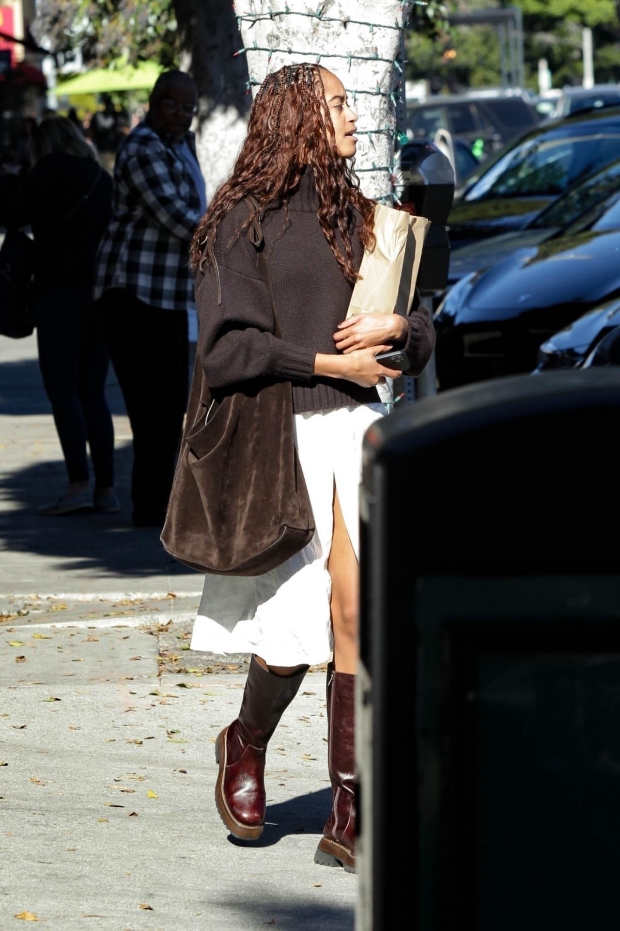 Malia Obama Stylish Brown Sweater and Boots Ensemble in Los Angeles 1