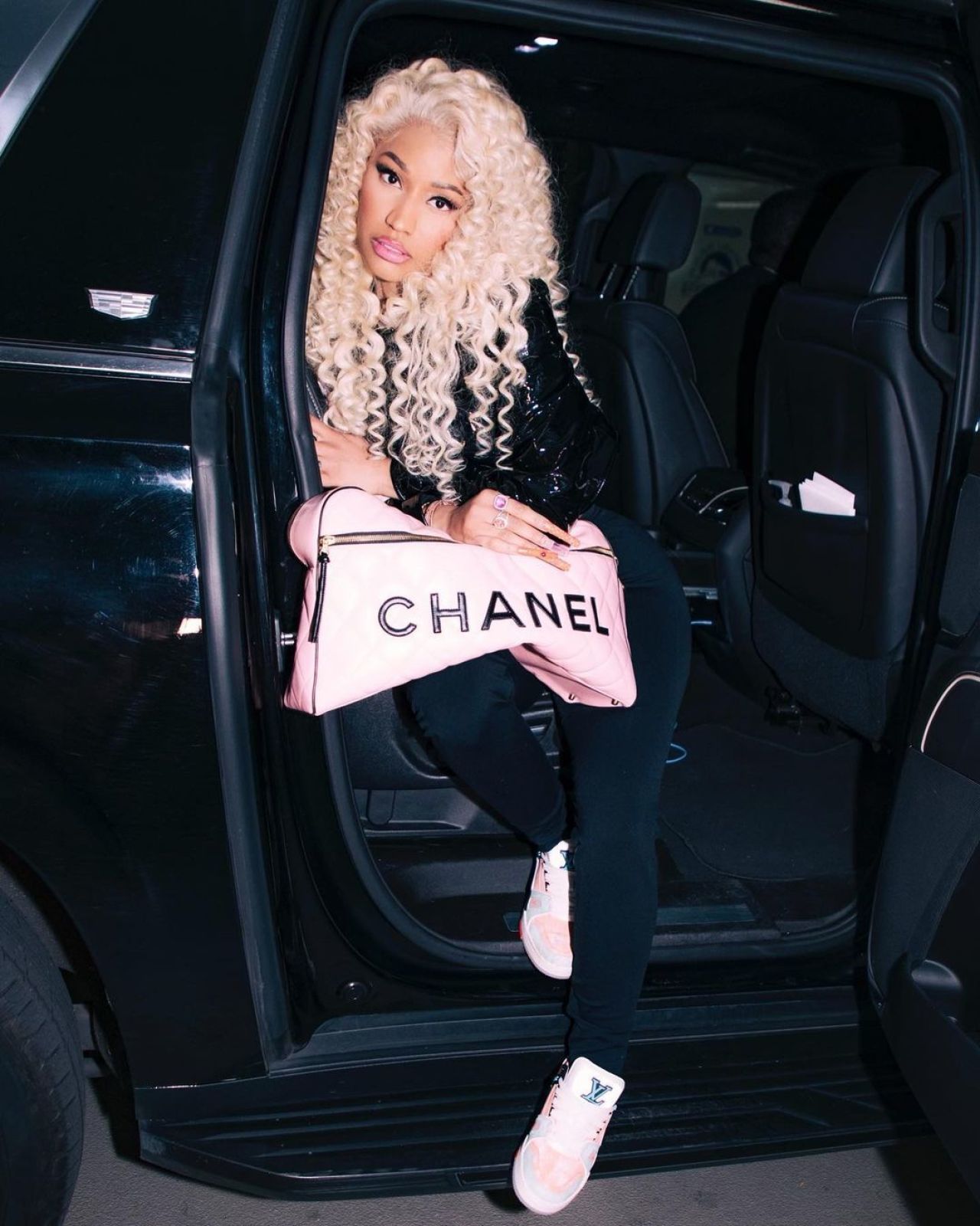 Nicki Minaj spotted in black outfit with CHANEL bag 1