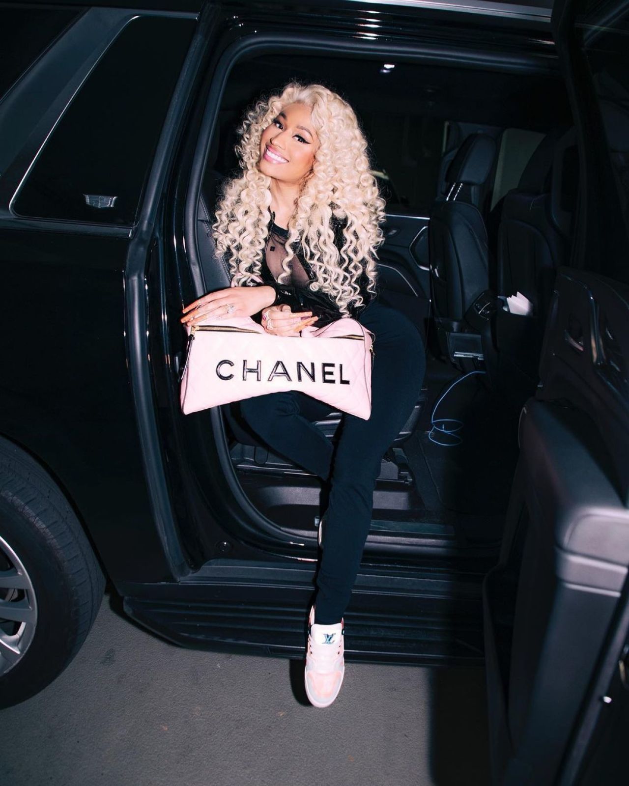 Nicki Minaj spotted in black outfit with CHANEL bag 3