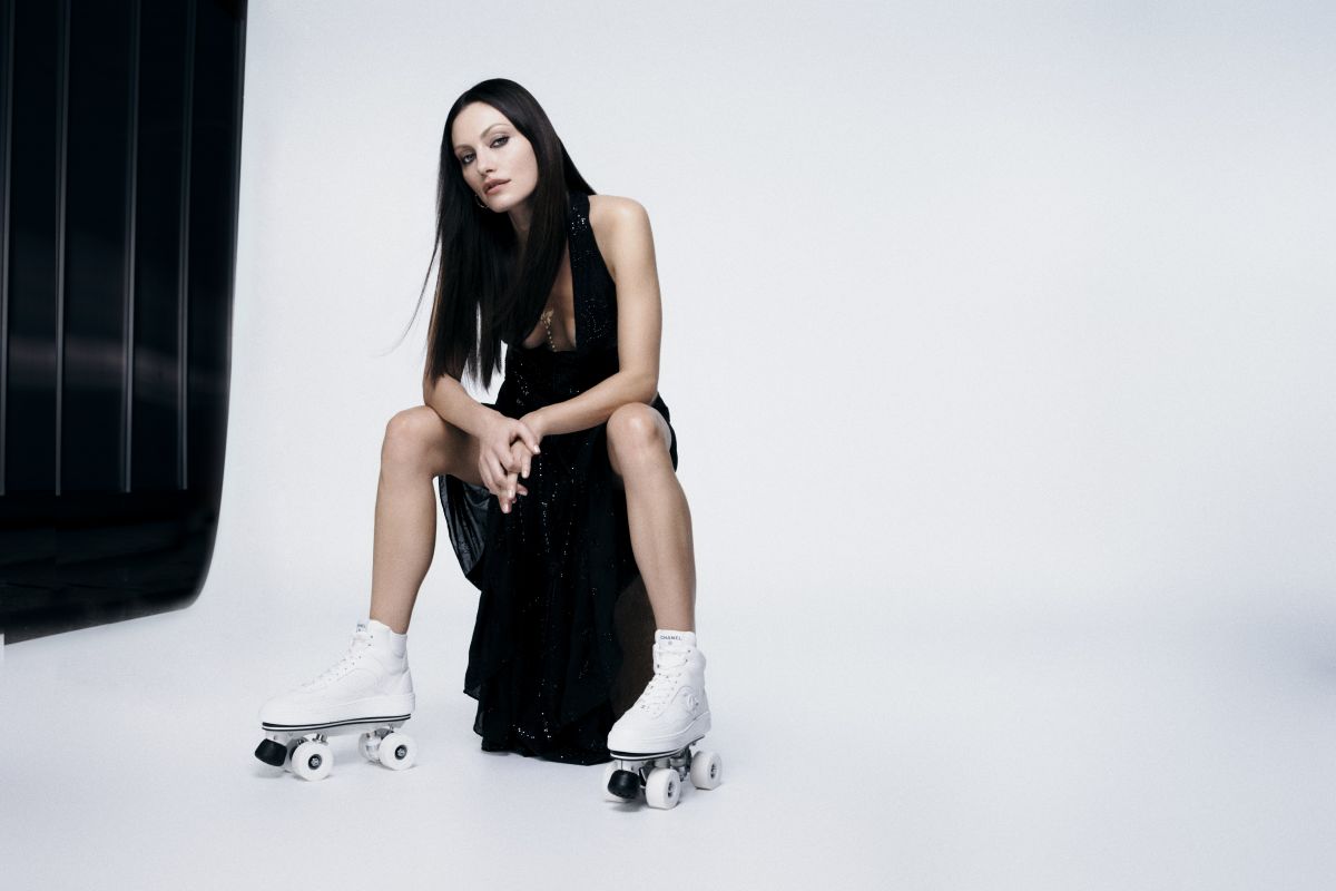Phoebe Tonkin in white roller skates