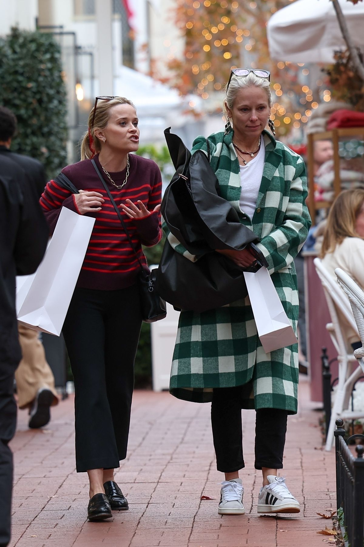 Reese Witherspoon in Pacific Palisades Mall Outing 2