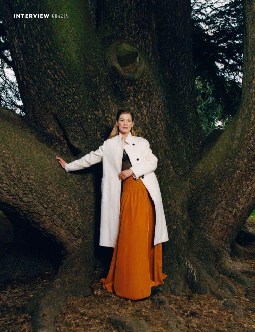 Rosamund Pike Radiates Elegance in Grazia