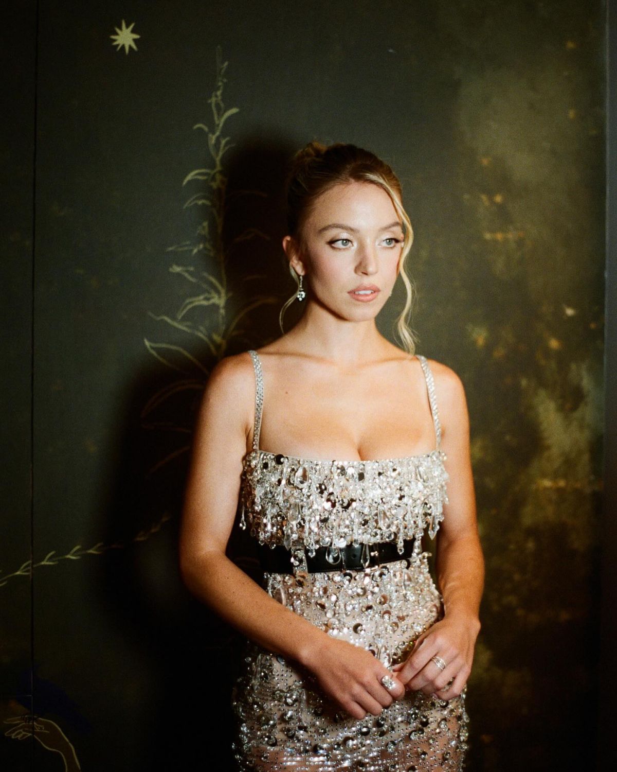 Sydney Sweeney stunning in elegant dress at exclusive shoot 1