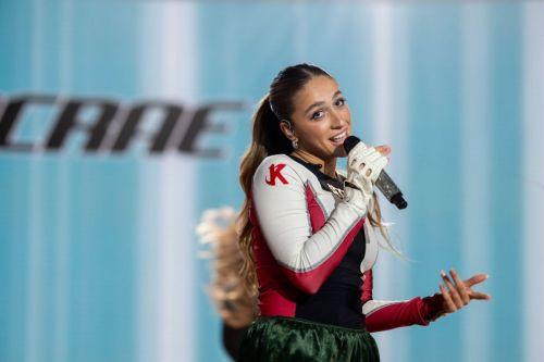 Tate McRae Electrifying Today Show Performance - New York 8