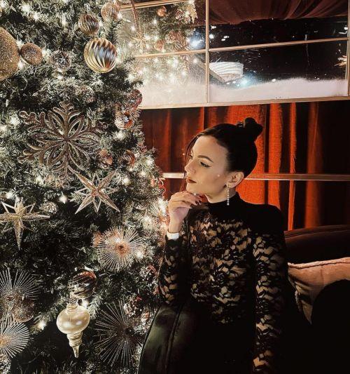 Victoria Justice dazzles at Christmas bash, spreading festive cheer 4