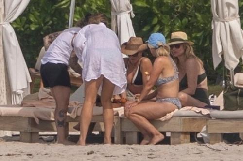 Kyle Richards Celebrates Her Birthday with Morgan Wade at a Beach in Punta Mita, January 2024 5