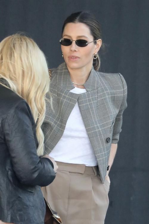 Jessica Biel at Chateau Marmont with a Friend in Los Angeles 6