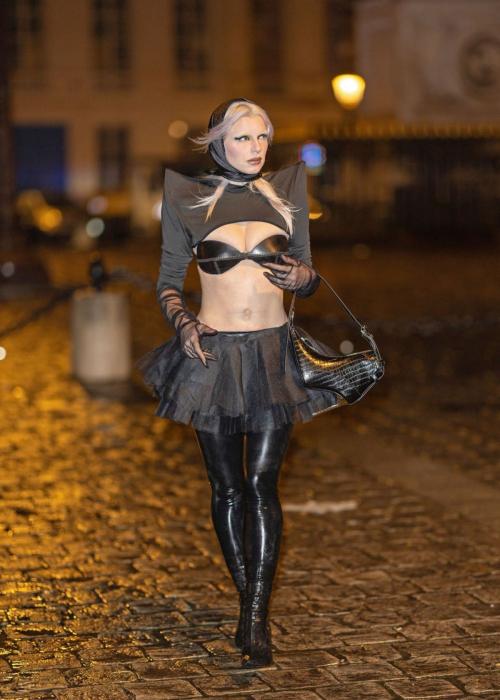 Julia Fox Night Out Paris, February 2024 1