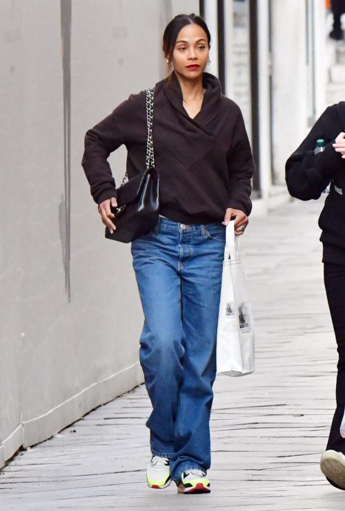 Zoe Saldana Out Shopping in Venice, March 2024 5