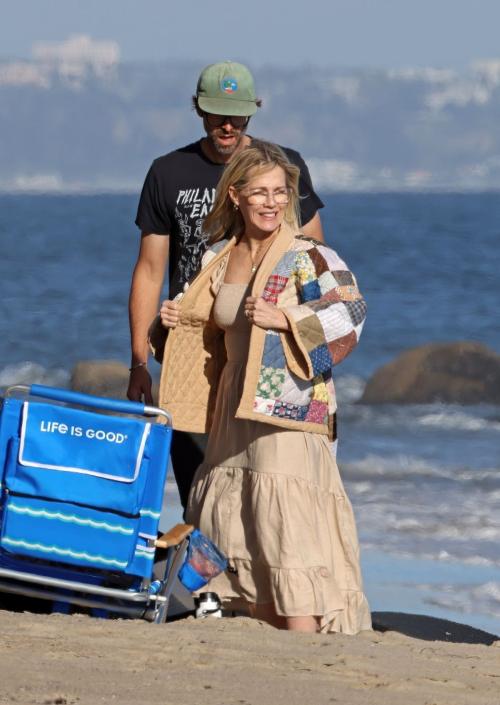 Jennie Garth Celebrates Birthday at a Malibu Beach House 3
