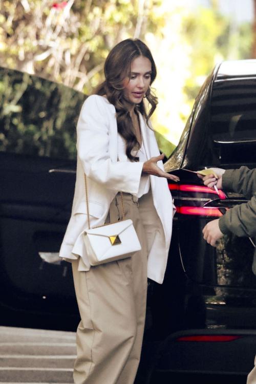 Jessica Alba Spotted at Beverly Hills Hotel for a Meeting 1