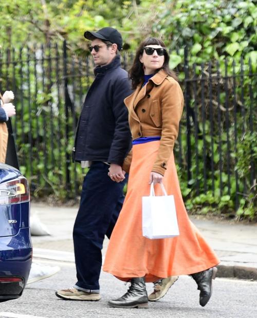 Kate Tomas and Andrew Garfield Strolling in Primrose Hill 4