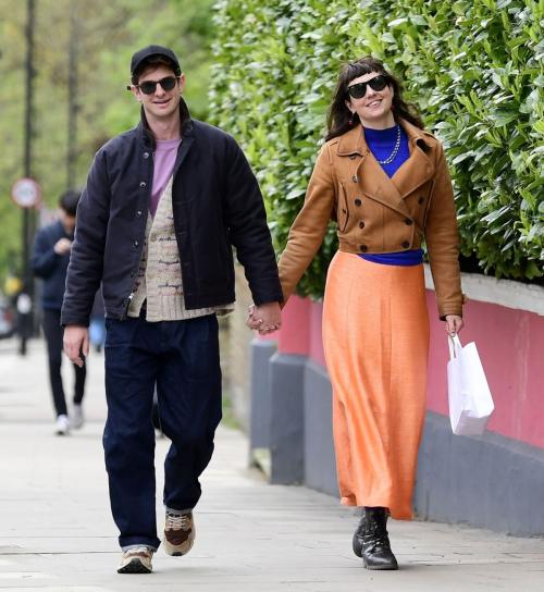 Kate Tomas and Andrew Garfield Strolling in Primrose Hill 6