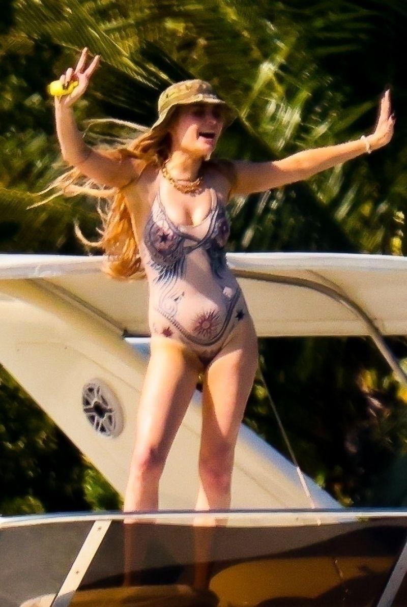 Kim Petras Spotted in Swimsuit on Vacation in Miami Bay