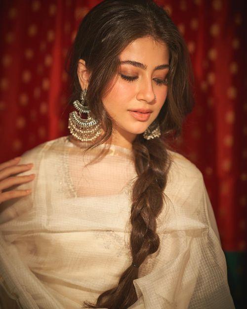 Aditi Bhatia shared portrait photoshoot pics on her Instagram 1
