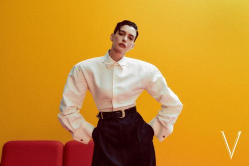 Anne Hathaway for V Magazine China Summer 2024 1