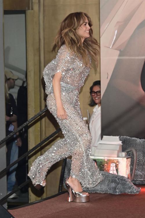 Jennifer Lopez at Press Conference to Promote Atlas in Mexico City 6