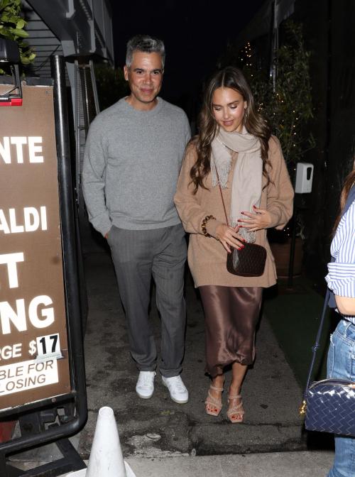 Jessica Alba and Cash Warren Celebrate 16th Wedding Anniversary in Los Angeles 4