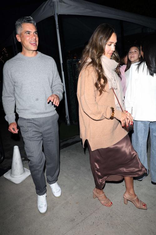Jessica Alba and Cash Warren Celebrate 16th Wedding Anniversary in Los Angeles 6