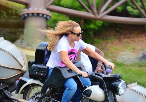 Mariah Carey at Universal Studios Islands of Adventure in Orlando 4