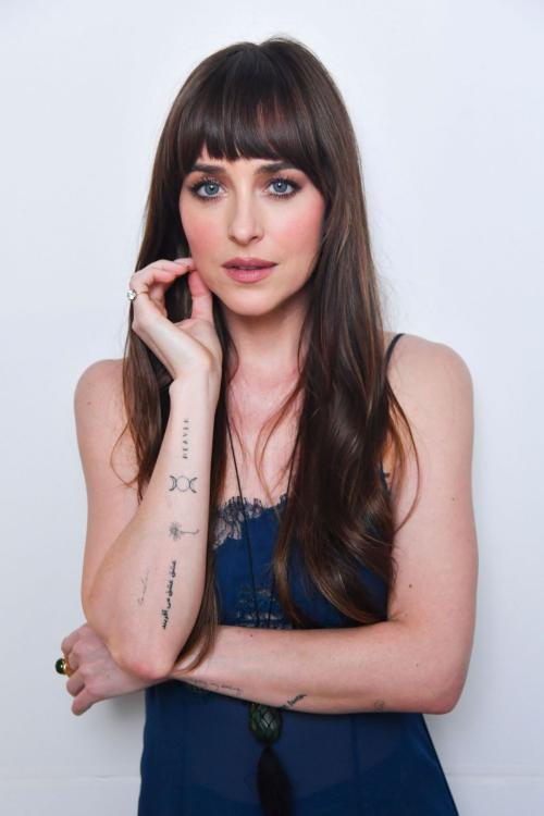 Dakota Johnson ‚Äì Tribeca Film Festival Photoshoot 1