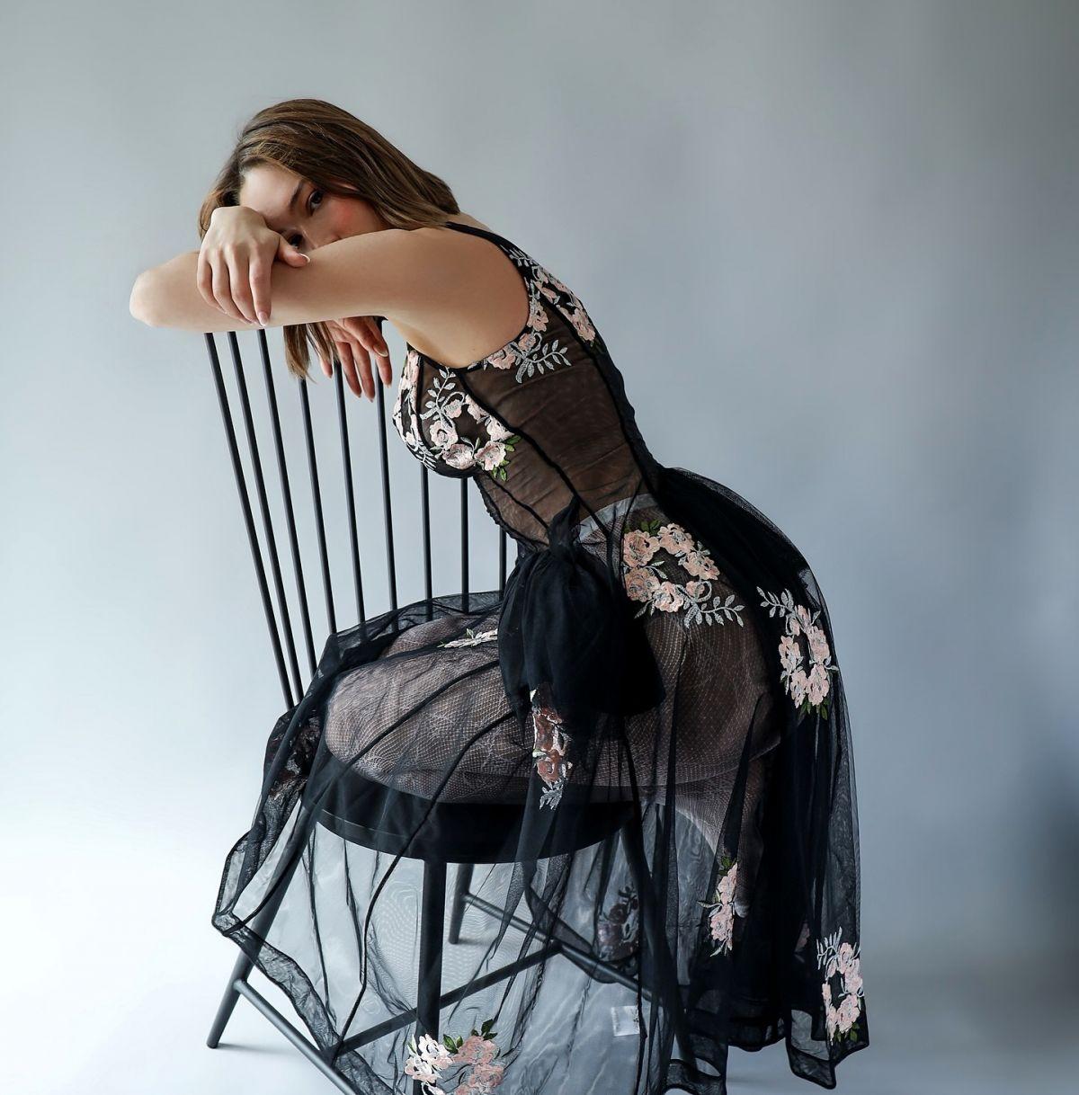 Elsie Hewitt at a Photoshoot, June 2024 Elsie Hewitt at a Photoshoot, June 2024