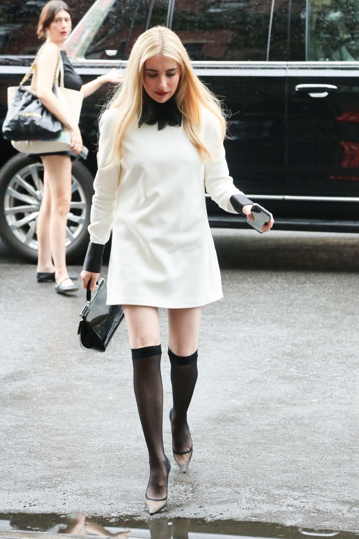 Emma Roberts Arrives at Her Hotel New York Emma Roberts Arrives at Her Hotel New York