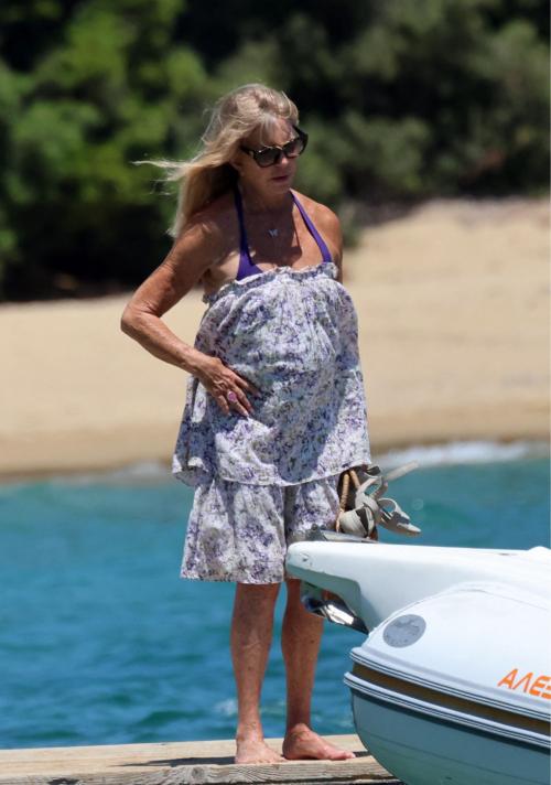 Goldie Hawn and Kurt Russell on Speedboat Greece 6