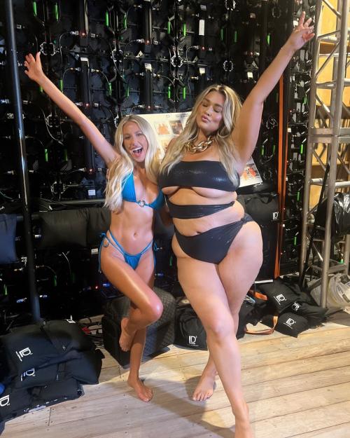 Hunter McGrady at Sports Illustrated Swimsuit Runway Show in Miami Beach 1