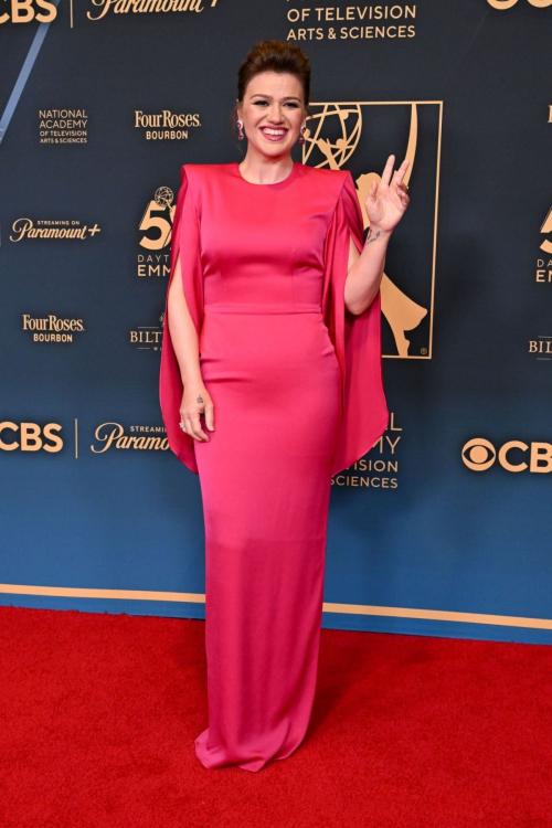 Kelly Clarkson at 51st Daytime Emmy Awards in Los Angeles 2