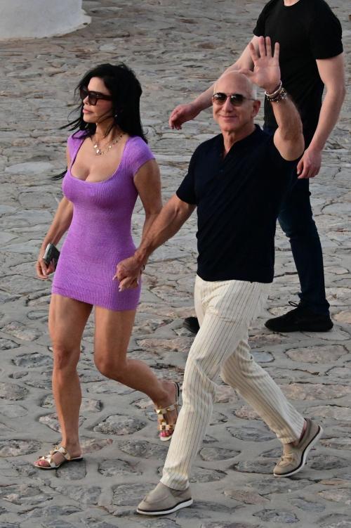 Lauren Sanchez Enjoyed Romantic Evening on Vacation with Jeff Bezos