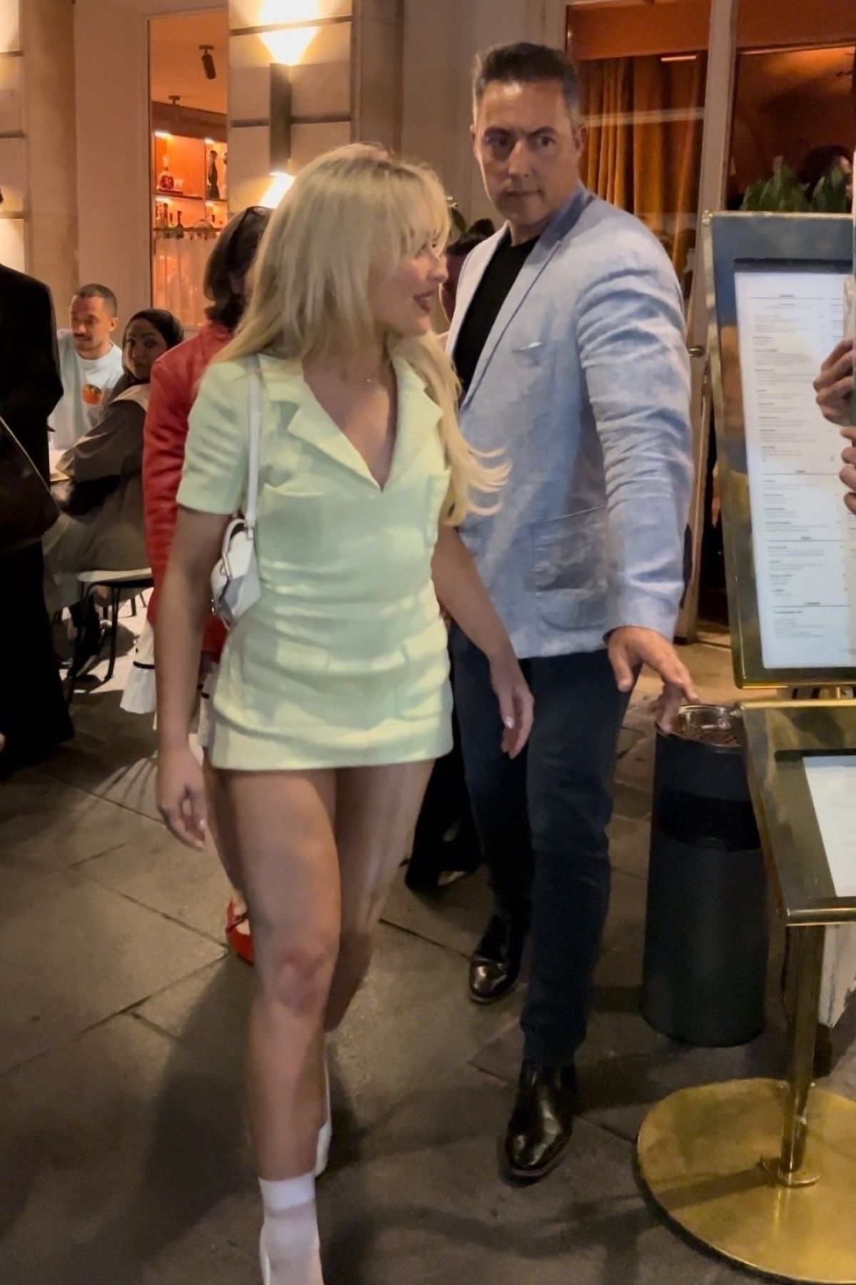 Sabrina Carpenter Out for Dinner with Friends at Siena Restaurant in Paris Sabrina Carpenter Out for Dinner with Friends at Siena Restaurant in Paris