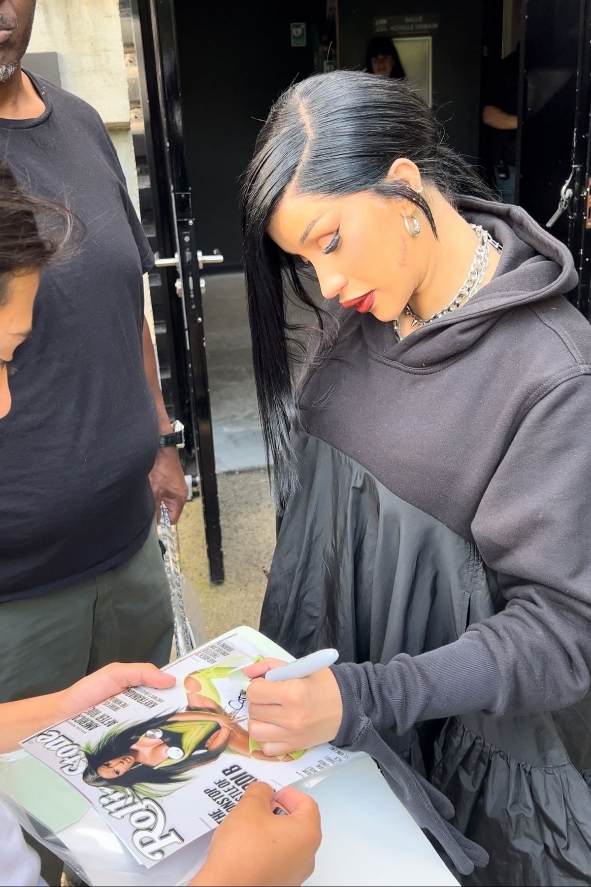Cardi B Signs Autographs for Fans Leaving The Zoo Paris Cardi B Signs Autographs for Fans Leaving The Zoo Paris