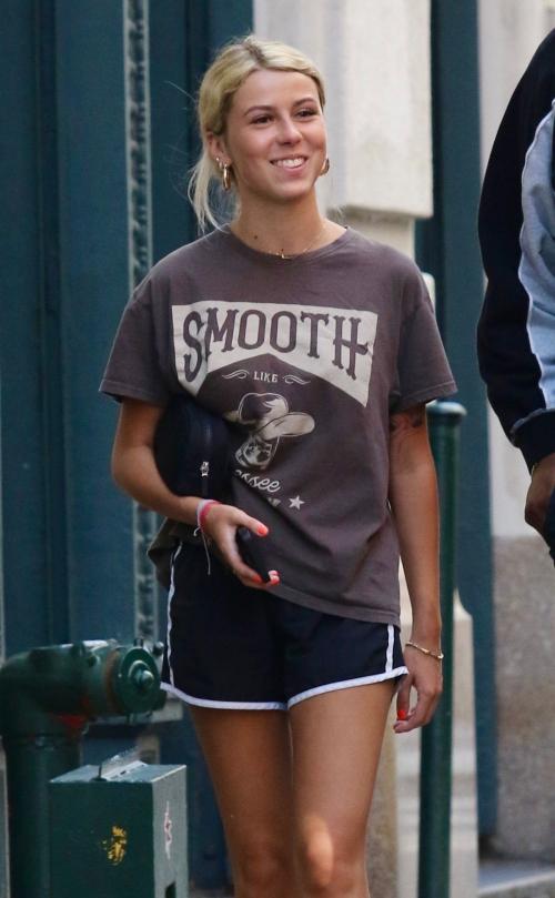 Hailey Welch aka Hawk Tuah Girl Shopping at a Lingerie Store New York 8