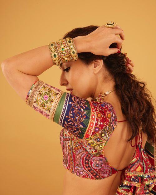 Sara Ali Khan Wears Mayyur Girotra for Ambani Mehendi-Haldi Ceremony, July 2024 5