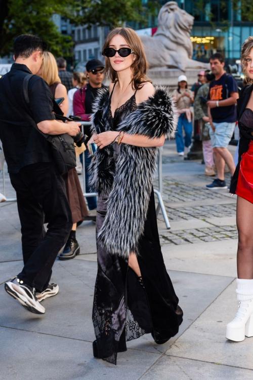 Talia Ryder Marc Jacobs Fall 2024 Runway Show New York 3