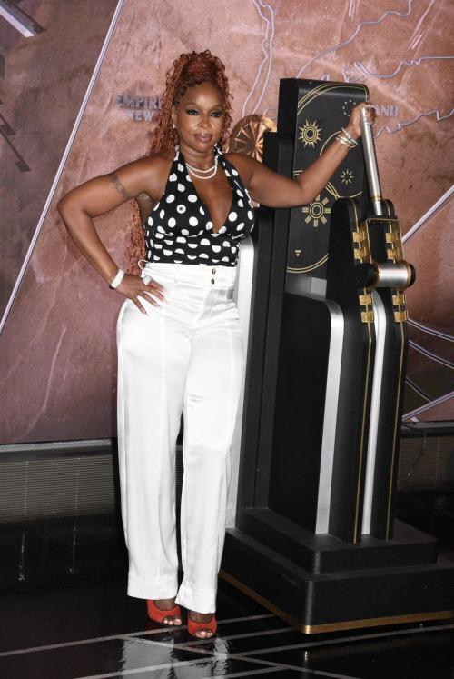 Mary J. Blige Lights Empire State Building to Celebrate Ghirardelli’s Grand Opening 4