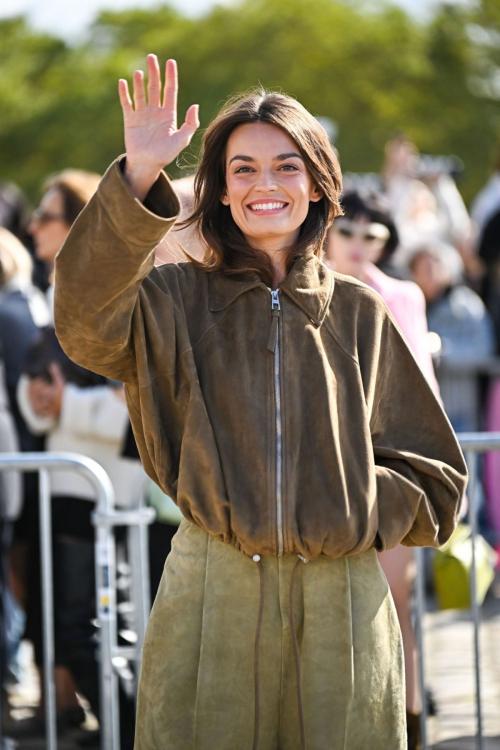 Emma Mackey Arrives at Loewe Spring-Summer 2025 Paris Fashion Week, September 2024 1