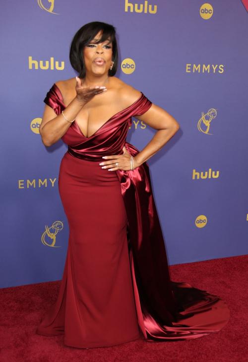 Niecy Nash at 76th Emmy Awards at Peacock Theatre in Los Angeles