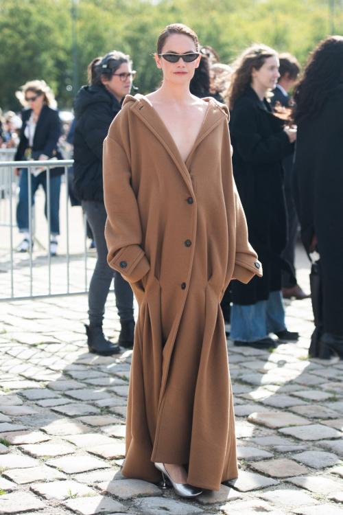 Ruth Wilson Arrives at Loewe Show, Paris Fashion Week, September 2024 4