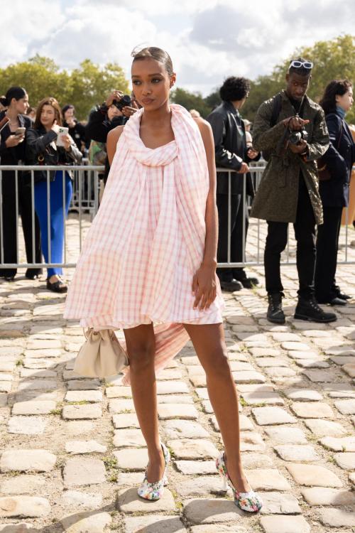 Sophie Wilde Arrives at Loewe Show, Paris Fashion Week, September 2024 6