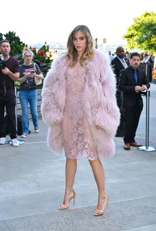 Suki Waterhouse at Michael Kors S/S 2025 Fashion Show at New York Fashion Week 2