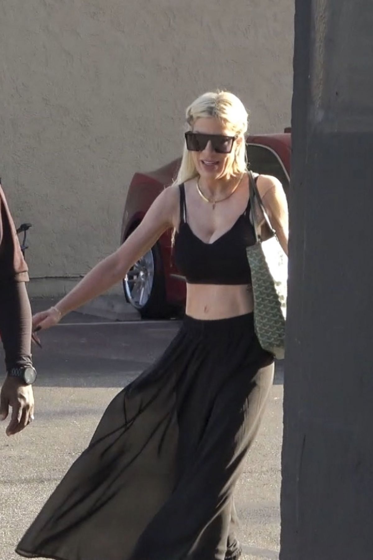 Tori Spelling Arrives at Dancing with the Stars Studio Los Angeles Tori Spelling Arrives at Dancing with the Stars Studio Los Angeles