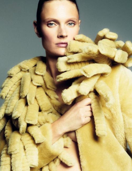 Constance Jablonski in Harper’s Bazaar Spain November 2024 3