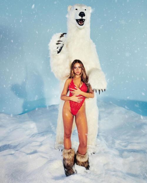 Tate McRae for SKIMS Campaign Winter, December 2024 5