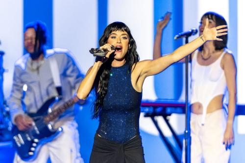 Katy Perry at VP Kamala Harris Rally in Pittsburgh, November 2024 3
