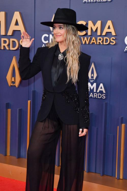 Lainey Wilson at CMA Awards in Nashville, November 2024 2